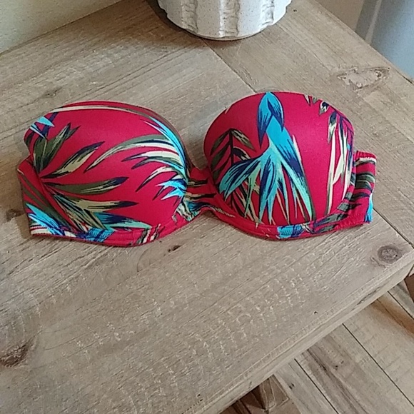 Victoria's Secret Pink Red Strapless Push-up Bra. Size 32D - Picture 14 of 17